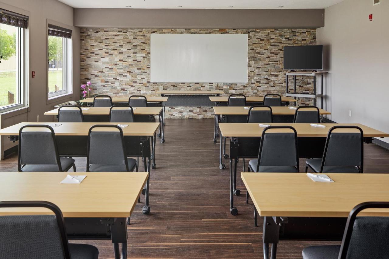 Home Inn & Suites Regina Airport المظهر الخارجي الصورة